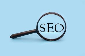 آموزش جذب مخاطب هدف: چکیده تجربیات نی‌نی‌سایت در سال 1404 (34 مورد، 12 نکته تکمیلی و سوالات متداول)